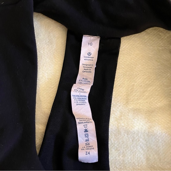 Lululemon Top with built in bra - size 10 - Picture 2 of 3